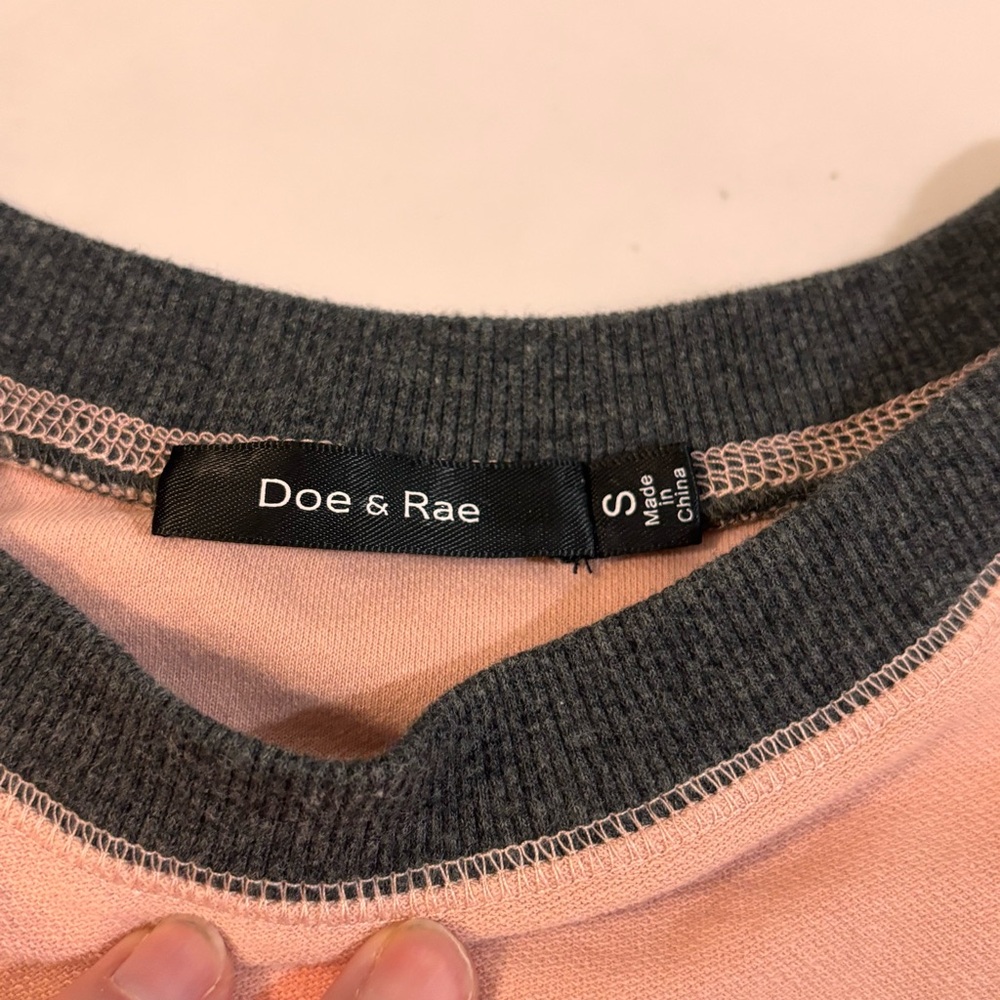 🎀Doe & Rae🎀 Colorblock Top - Picture 2 of 3